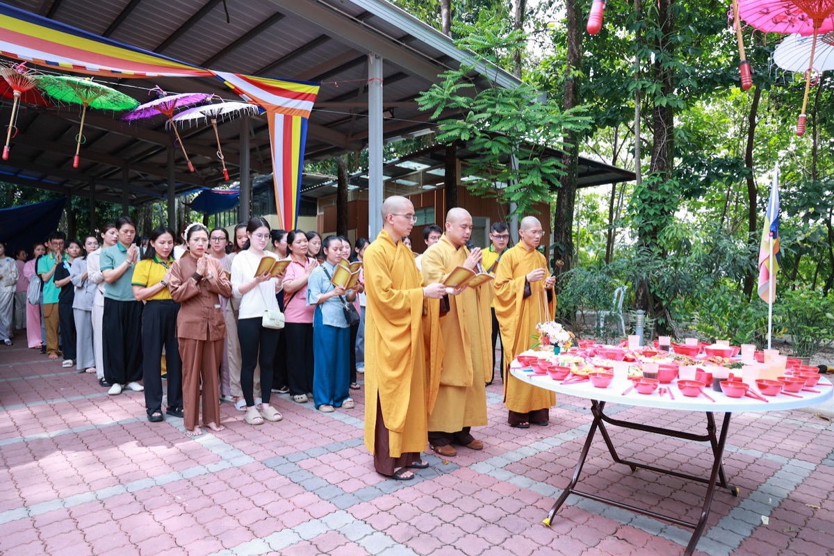 Outdoor requiem ceremony in the temple courtyard