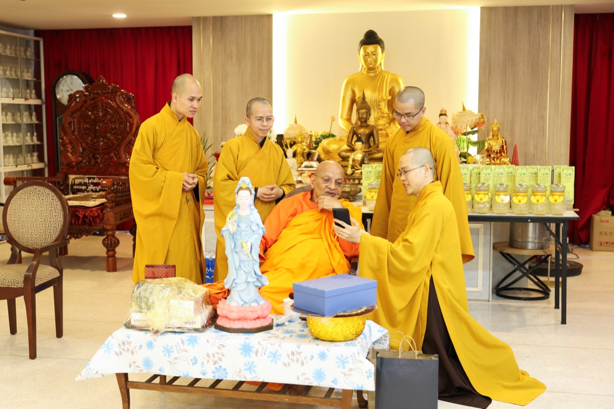 The Venerable Monks paying respects to the Supreme Patriarch with offerings